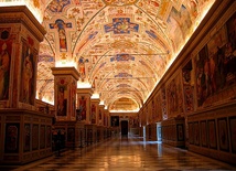 Noc w Muzeach Watykańskich