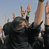 Iran: Gazem i pałkami w demonstrantów