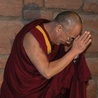 Dalajlama modli się za ofiary tajfunu 
