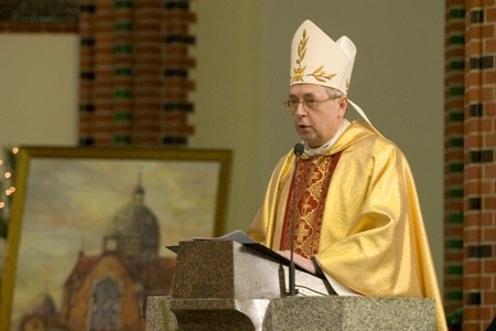 Abp Gądecki chce powrotu poznańskiego wotum