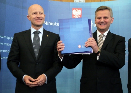 Minister skarbu Aleksander Grad (P) i prezes PZU Andrzej Klesyk (L)