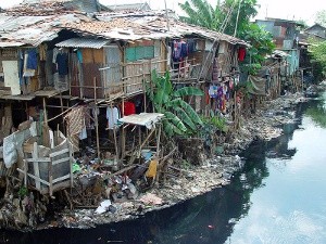 Slumsy w Dżakarcie w Indonezji