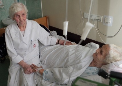 Blisko połowa Polaków za eutanazją