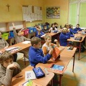 Zamykanie szkół - rząd informuje Sejm