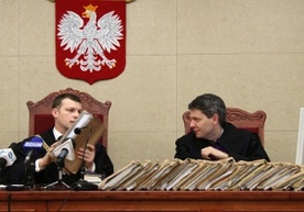 Przewodniczący składu sędziowskiego Radosław Lorenc (L) oraz sędzia Sądu Rejonowego Radosław Bielecki(P)