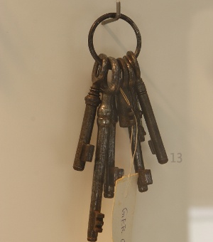 2,5 tony starych kluczy na makietę Torunia dla niewidomych