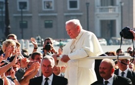 Jan Paweł II - dwa kroki ku świętości