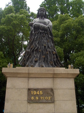 Pomnik w epicentrum wybuchu w Nagasaki