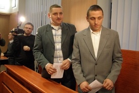 Bracia Tomasz (2P) i Krzysztof (P) Winek w Sądzie Okręgowym