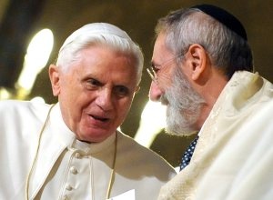 „Wizyta Benedykta XVI w synagodze sukcesem”