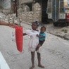 Haiti: Ratownicy wyjeżdżają, pomoc trwa