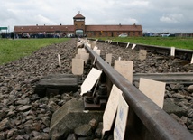 Uczyć o Holokauście razem z prawami człowieka