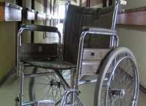 Niepełnosprawni na bruk?