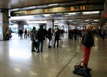 Przewozy Regionalne odmawiają opuszczenia kas na dworcach