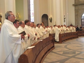 Biskupi o roli i powołaniu kapłanów