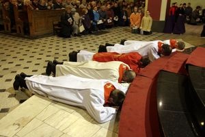 Polsce nie grozi kryzys odejść kapłanów