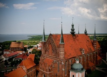 Olsztyn-Frombork: Pochowają Kopernika