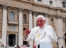 Benedykt XVI wrócił do Watykanu 