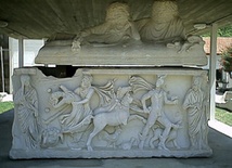 Starożytny sarkofag w Aszkelonie