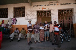Afryka Nowaka z pracownikami poczty w Kalemie Kapryśna Tanganika