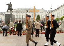 We wtorek krzyż  trafi do kościoła