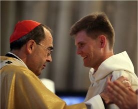 Ks. Jacek z kardynałem Philippe Barbarin, arcybiskupem Lyonu, prymasem Francji Naszą pasją jedność