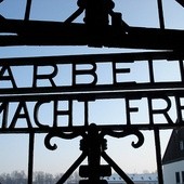 Puzzle z krematorium z KL Dachau
