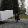 Pomnik ofiar katastrofy pod Smoleńskiem na warszawskich Powązkach