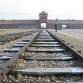 Romowie upamiętnią bunt w Auschwitz