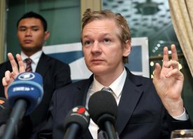 Julian Assange "znaleziony" w Neapolu