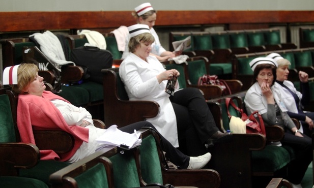 Pielęgniarki zostają w Sejmie