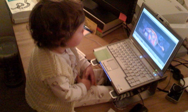 Coraz młodsze dzieci w sieci