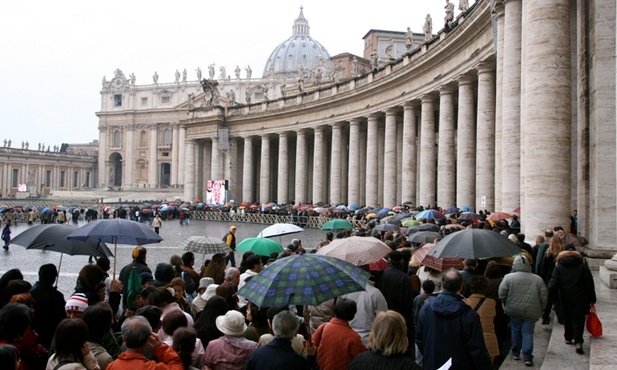 Beatyfikacja w deszczu?