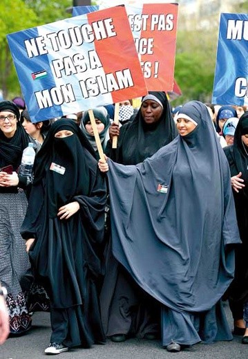 Demonstracja muzułmanek w nikabach 