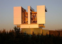 Binocular Telescope w Arizonie, USA, dzięki któremu można obserwować planety 