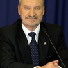 Macierewicz: rząd okłamywał opinię publiczną 