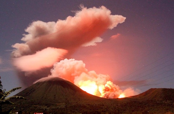 Erupcja wulkanu, tysiące ewakuowanych