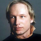 Breivik chce zeznawać "w mundurze"