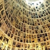 Siedem tys. obrazów o holokauście