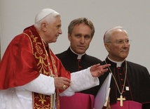 Abp Gänswein: Benedykt XVI zaszczepił się "z przekonania"