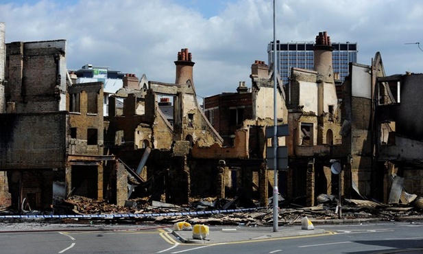 Posprzątają Londyn, skrzyknęli się w sieci