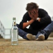 Alkohol niszczy życie nie tylko pijących, ale też ich rodzin