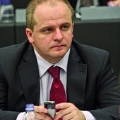 Paweł Kowal jest jednym z twórców Muzeum Powstania Warszawskiego, był wiceministrem spraw zagranicznych w rządzie Jarosława Kaczyńskiego i posłem PiS.