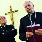 Abp Kazimierz Nycz i bp Stanisław Budzik zaprezentowali wspólne stanowisko Prezydium Episkopatu i metropolity warszawskiego na temat sporu o krzyż pod Pałacem Prezydenckim.