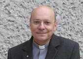 Ks. Marian Machinek  (lat 50) – profesor Wydziału Teologii Uniwersytetu Warmińsko-Mazurskiego w Olsztynie, specjalizuje się w teologii moralnej