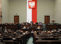 Dwa wnioski w sprawie krzyża w Sejmie
