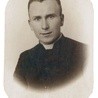 Jedno ze zdjęć księdza znajdujących się w rodzinnym archiwum