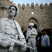 Biali żołnierze w Jerozolimie