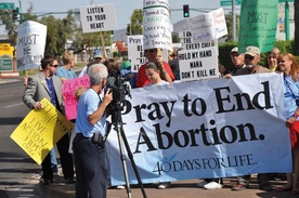 Przeciw aborcji