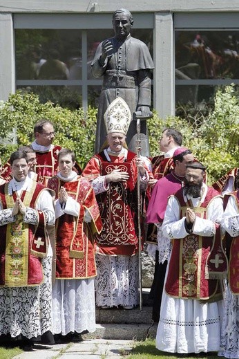 Zniesienie ekskomuniki lefebrystowskich biskupów